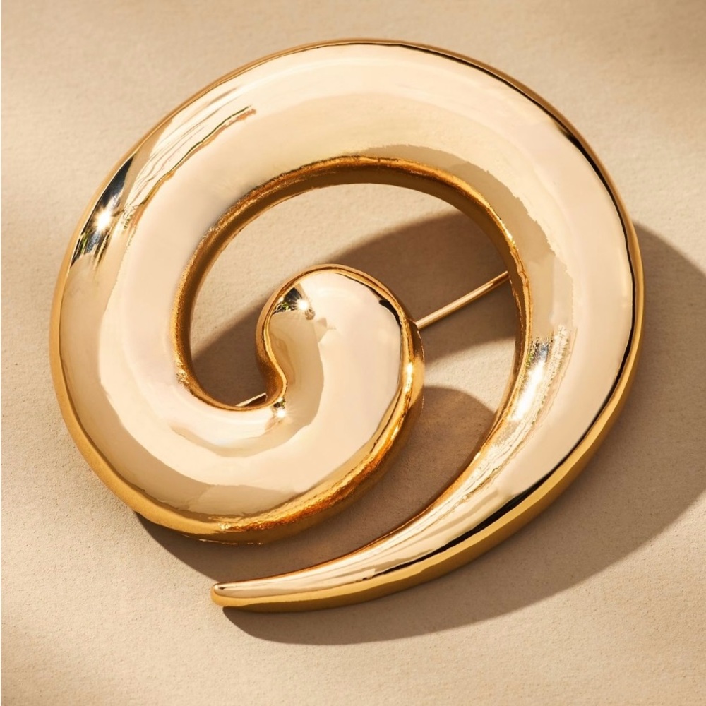 Brand new Anthropologie vintage inspired swirl gold brooch